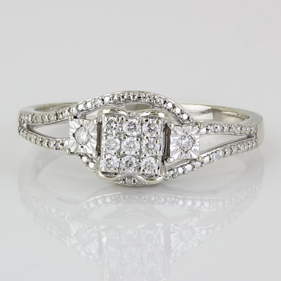 10K White Gold Diamond Wedding Anniversary / Cocktail Ring